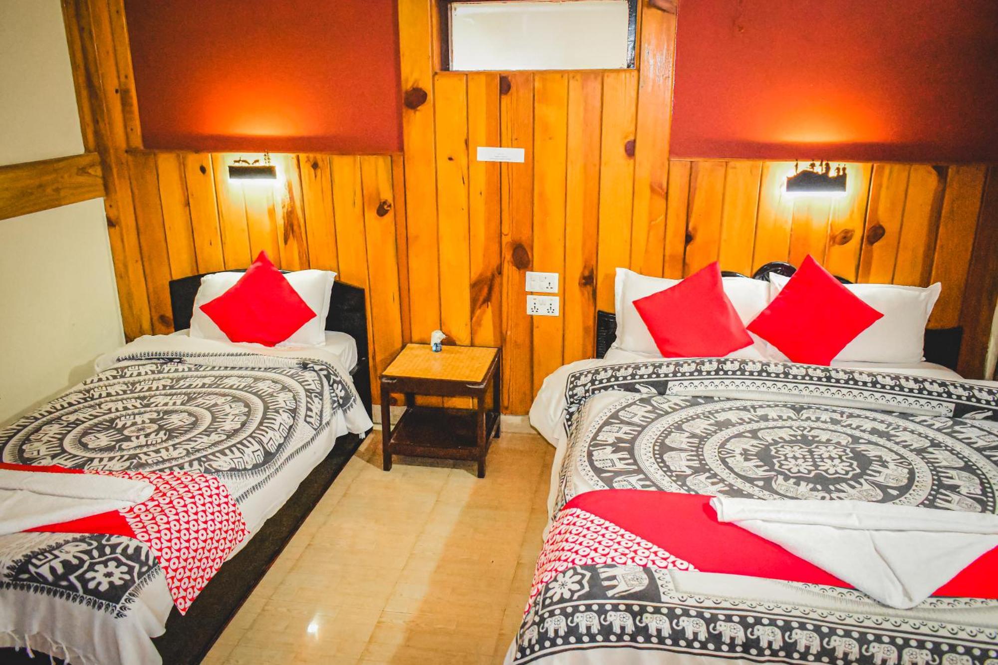 Chitwan Riverside Resort Sauraha Bagian luar foto