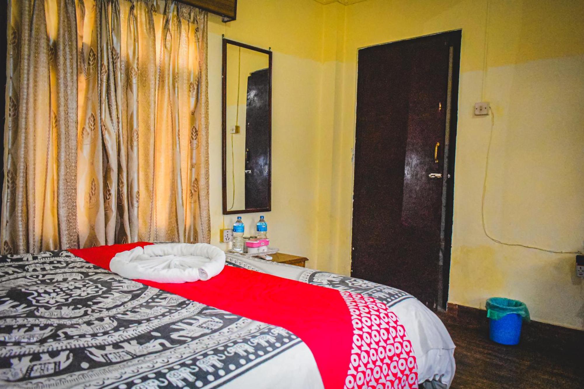 Chitwan Riverside Resort Sauraha Bagian luar foto