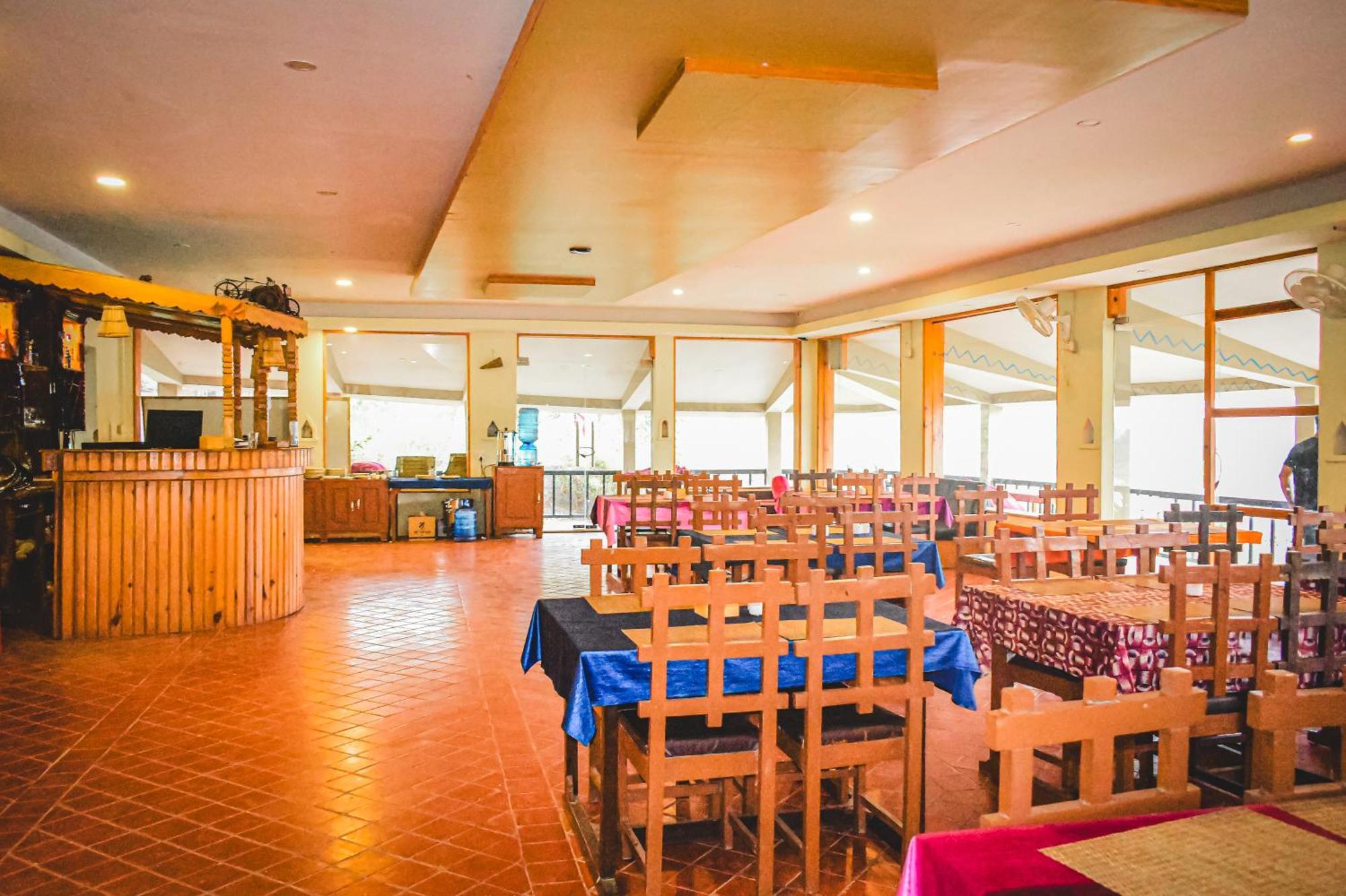 Chitwan Riverside Resort Sauraha Bagian luar foto