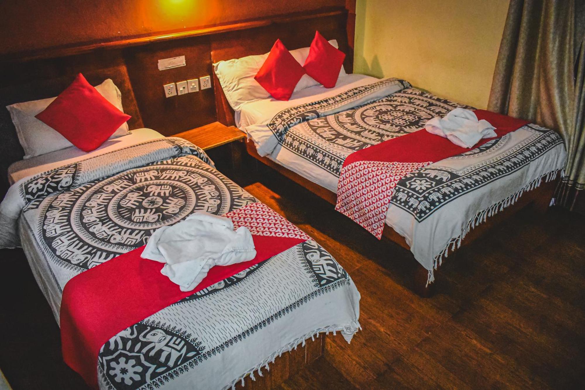 Chitwan Riverside Resort Sauraha Bagian luar foto