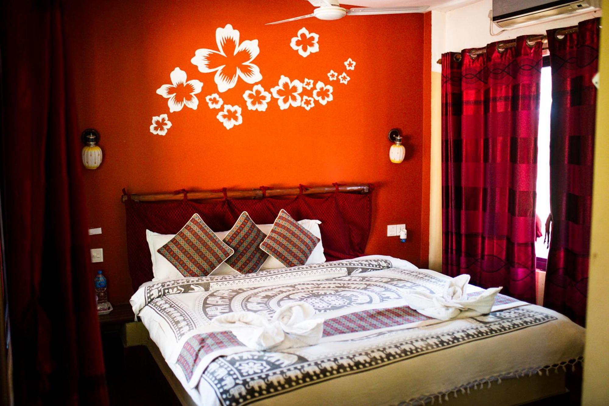 Chitwan Riverside Resort Sauraha Bagian luar foto