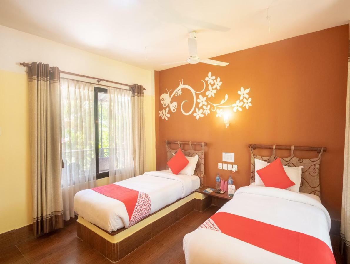 Chitwan Riverside Resort Sauraha Bagian luar foto